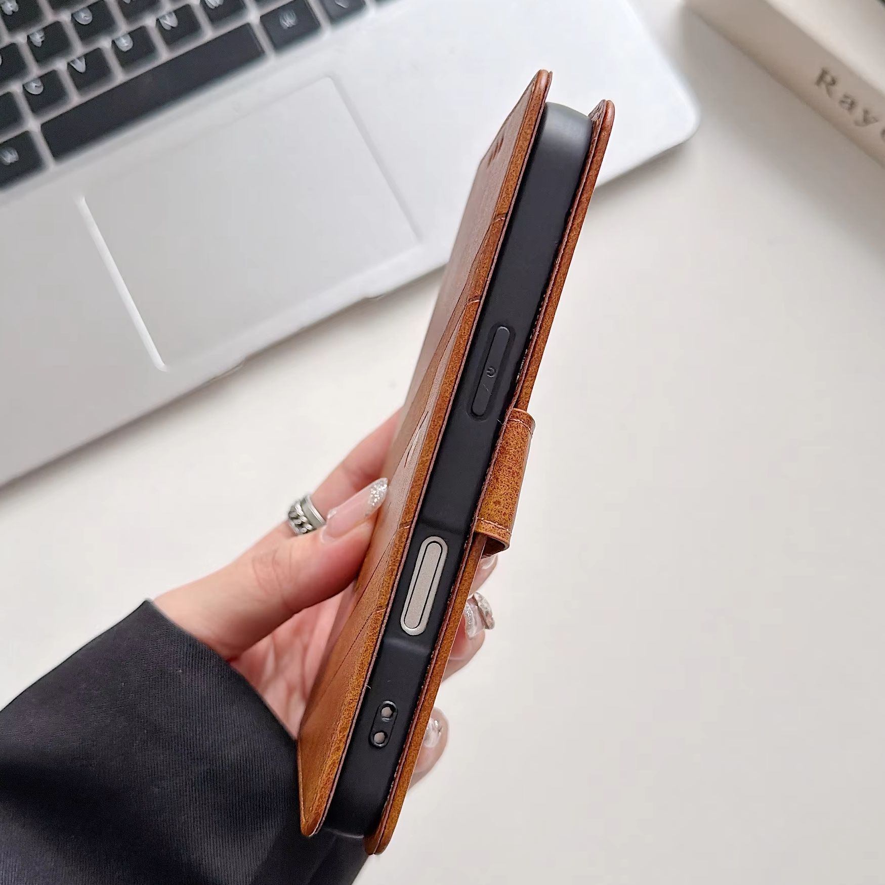 Custodia a Portafoglio in Pell - Flip Leather Case recensione e prezzo